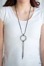 Load image into Gallery viewer, Not An Heir Out Of Place Black Necklace
