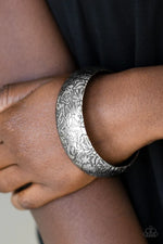 Load image into Gallery viewer, Garden Villa Silver Bangle Bracelet

