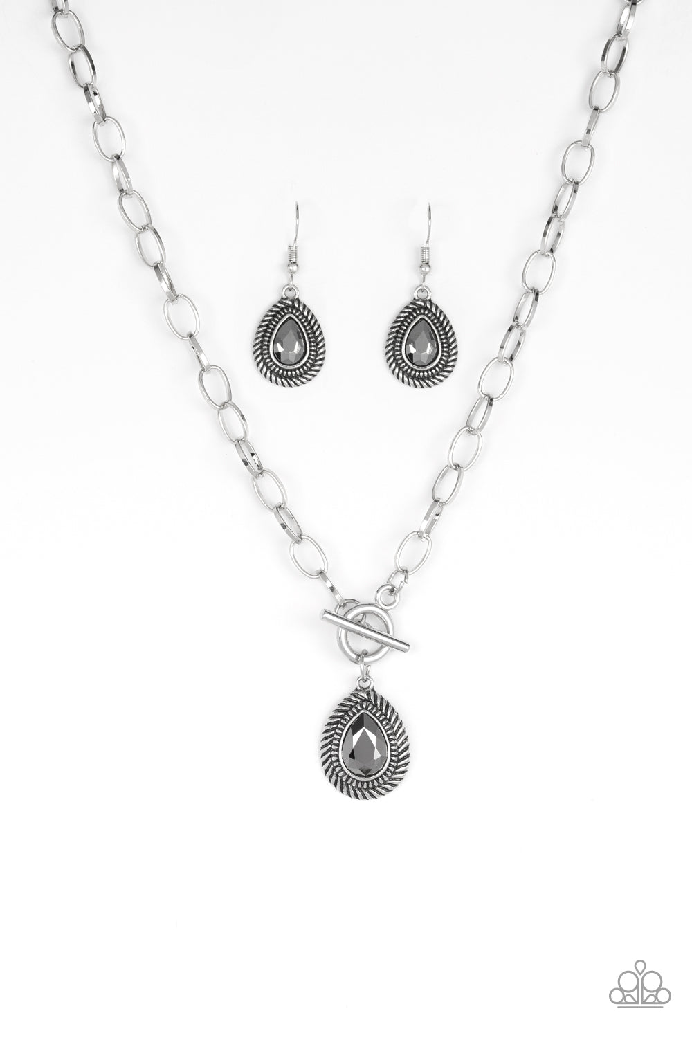 Sheen Queen Necklace